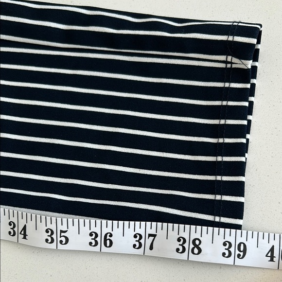 ✨Host pick ✨Chic Striped Sleeveless Jumpsuit NWOT - Picture 10 of 11